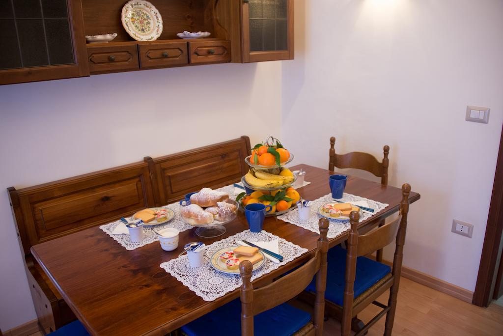 Apartamento Il Giglio Rosso Nápoles Habitación foto
