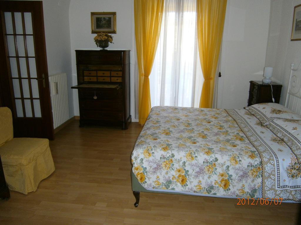 Apartamento Il Giglio Rosso Nápoles Habitación foto