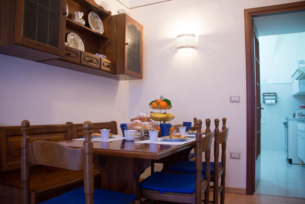 Apartamento Il Giglio Rosso Nápoles Habitación foto