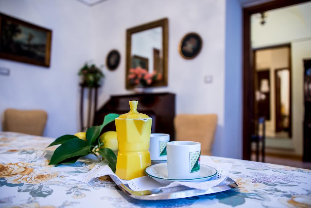 Apartamento Il Giglio Rosso Nápoles Habitación foto