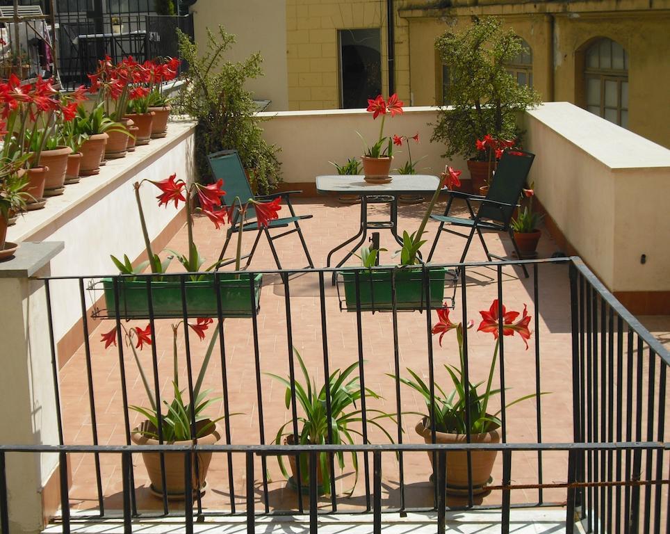 Apartamento Il Giglio Rosso Nápoles Habitación foto